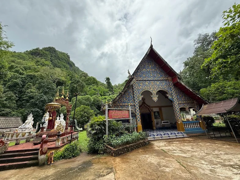 Chiangdao cave ,wat baanden ,sticky waterfall — gallery photo 8