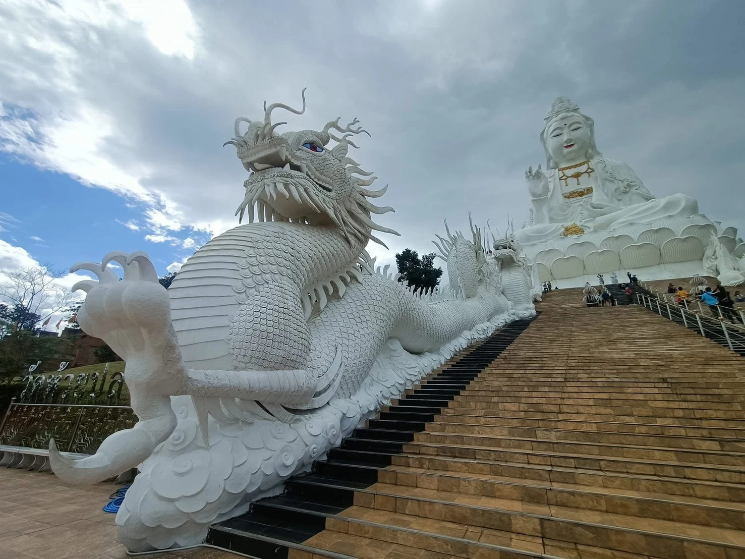 Chiangrai white ,blue,red temple & lalita cafe — gallery photo 4