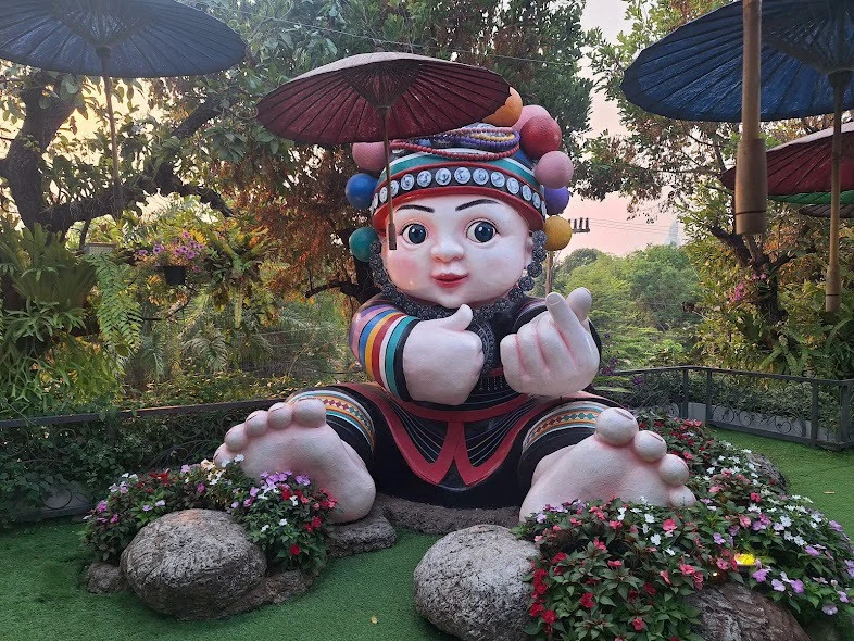Chiangrai white ,blue,red temple & lalita cafe — gallery photo 7