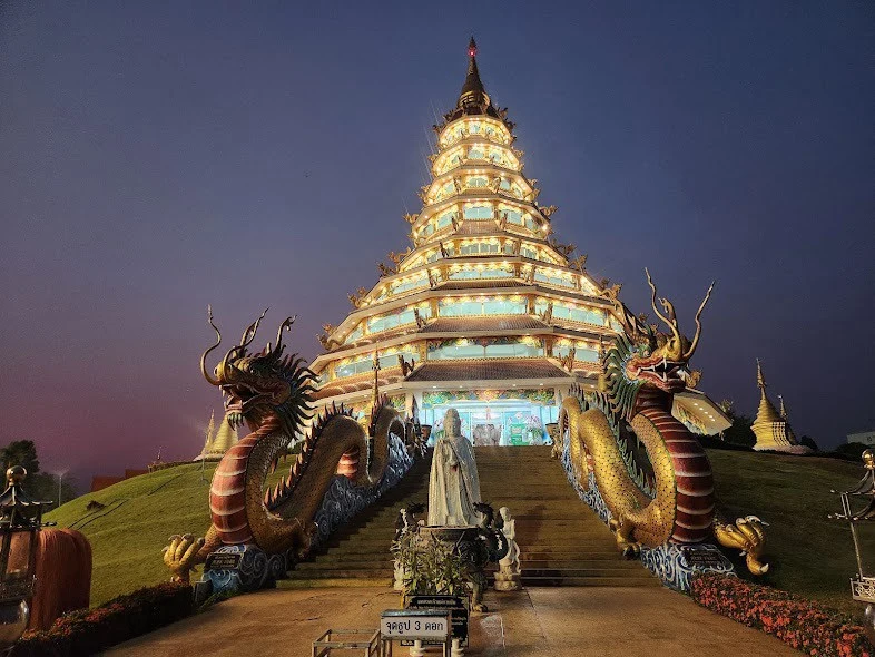 Chiangrai white ,blue,red temple & lalita cafe — gallery photo 8
