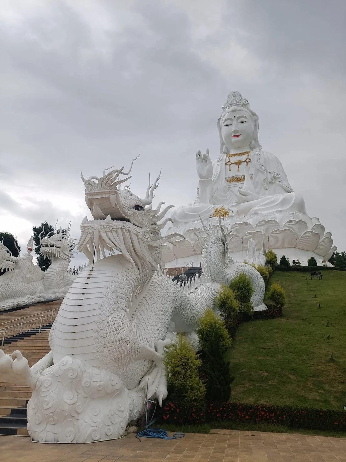 Chiangrai white ,blue,red temple & lalita cafe — gallery photo 13